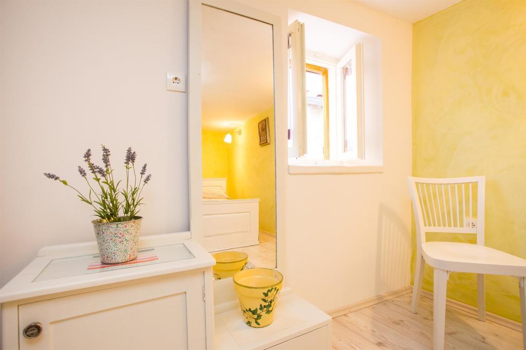 Holiday Home Smokovec Vrbnik Exterior foto